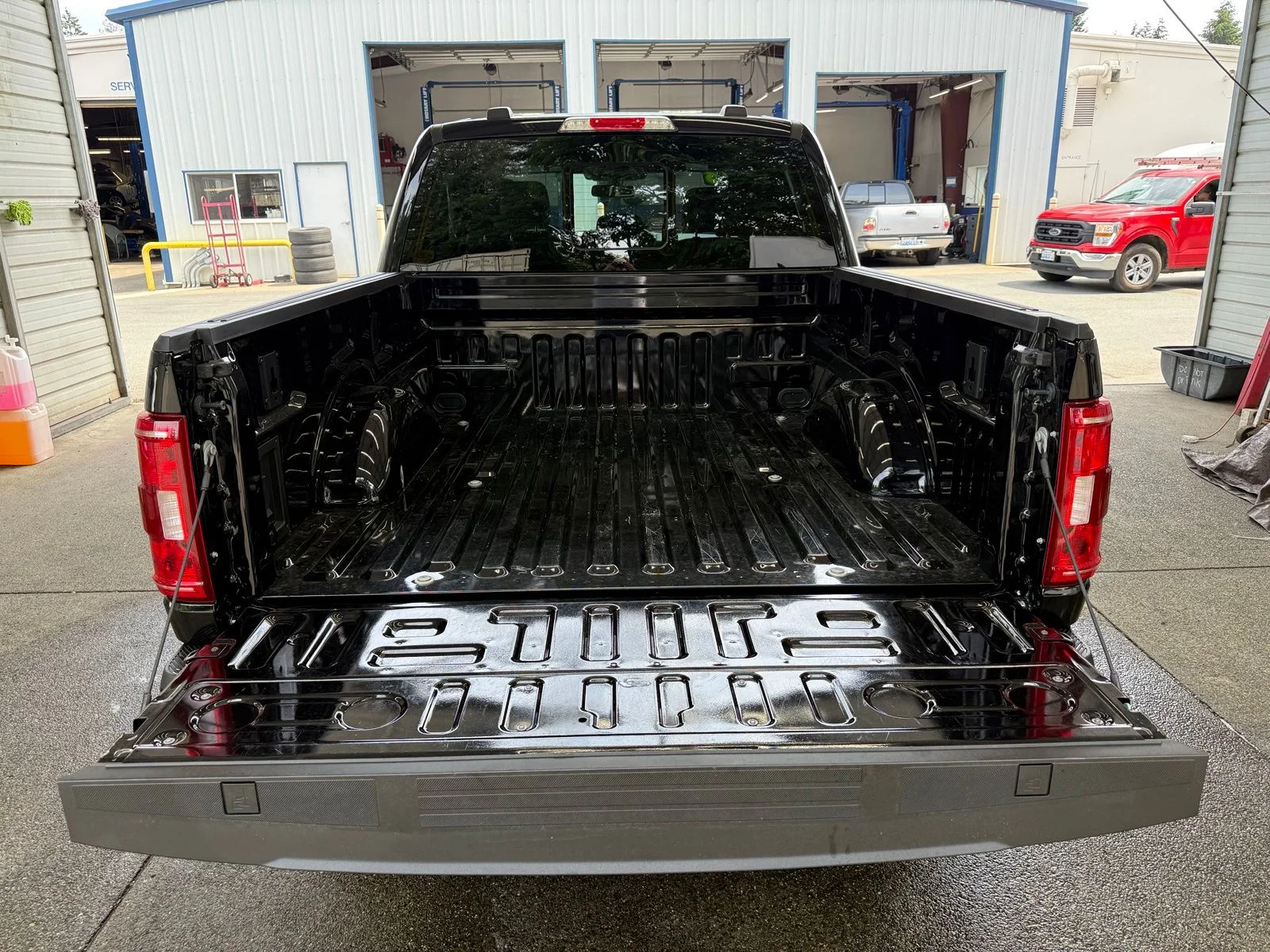 Used 2023 Black Ford XLT image 7