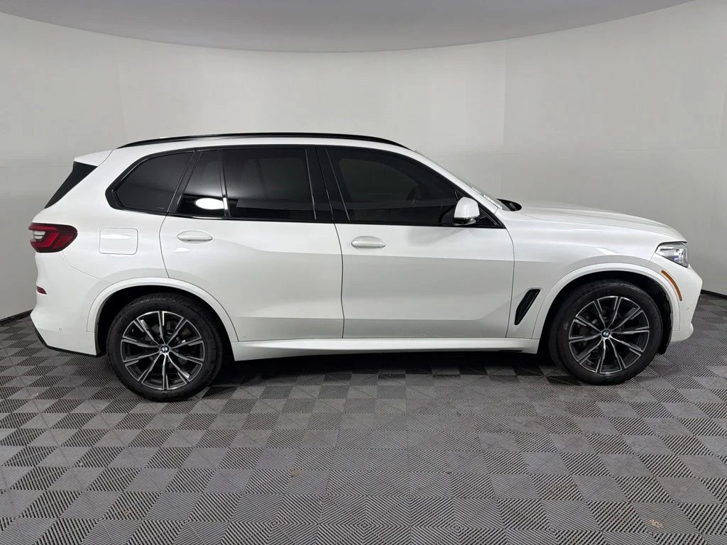 Used 2022 Mineral White Metallic BMW xDrive40i image 4