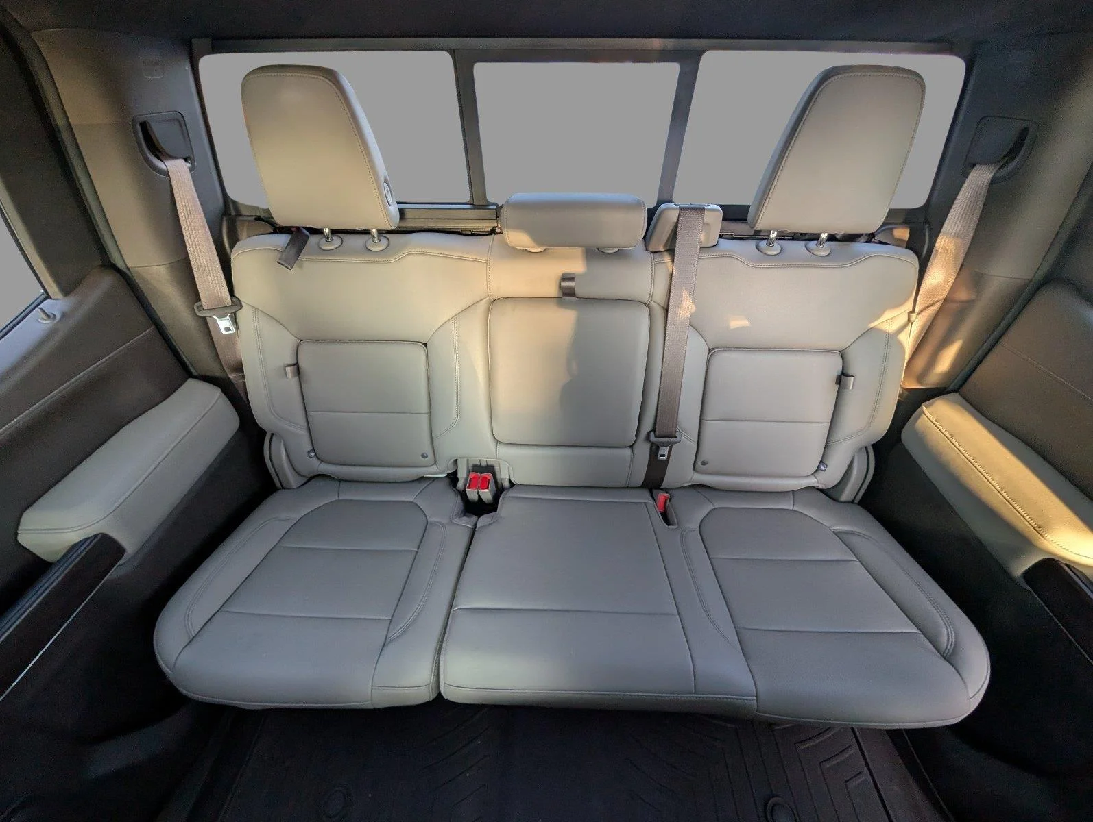 Used 2021 SUMMIT WHITE GMC SLT image 32