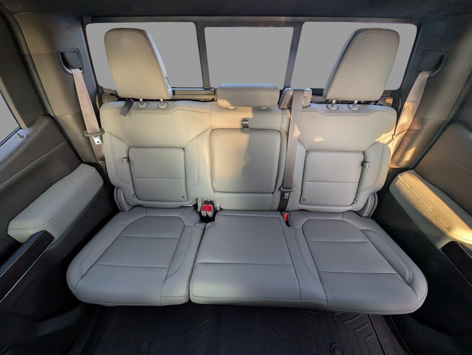 Used 2021 SUMMIT WHITE GMC SLT image 32