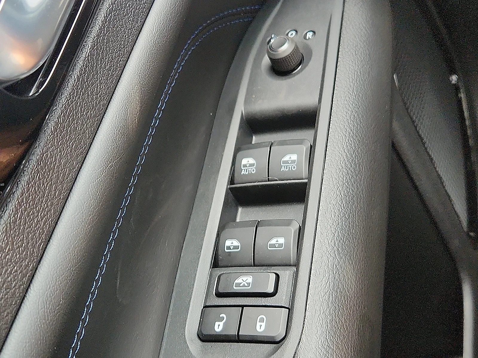 New 2027 Fathom Blue Pearl-Coat Paint Jeep LATITUDE ALTITUDE 4X4 image 18