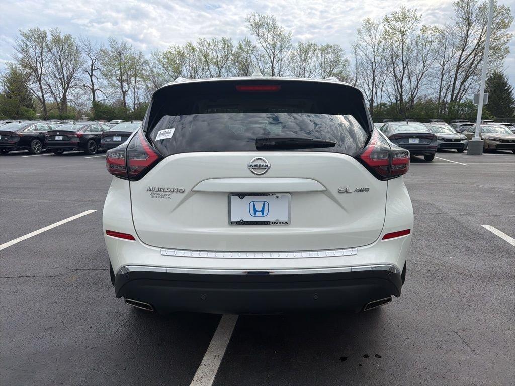 Used 2019 White Nissan SL image 4