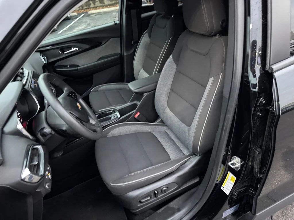 Used 2023 Mosaic Black Metallic Chevrolet LT image 17