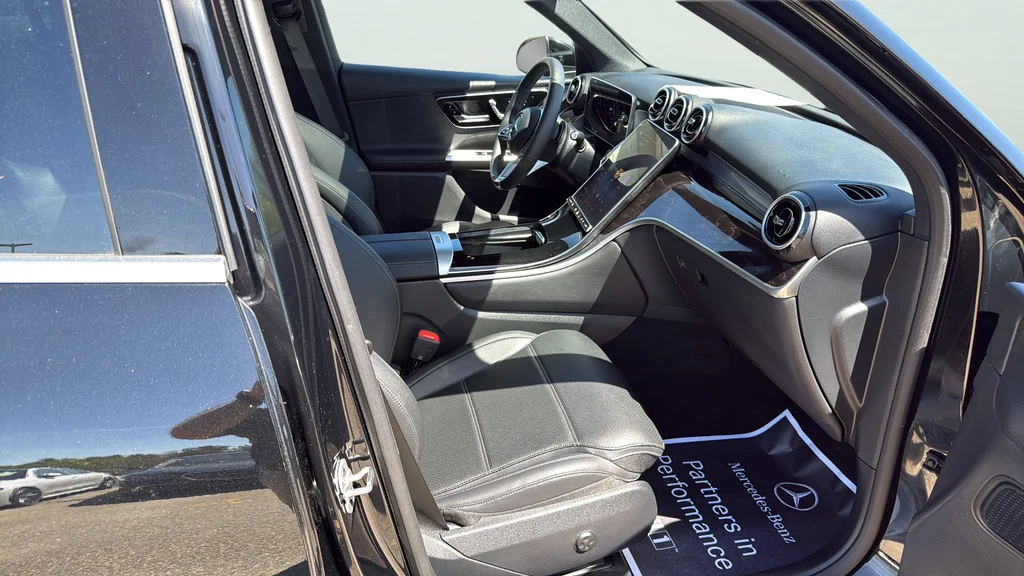 Used 2026 Black Mercedes-Benz GLC 300 image 22