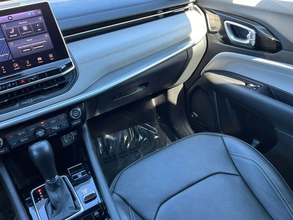 Used 2025 White Jeep Limited image 35