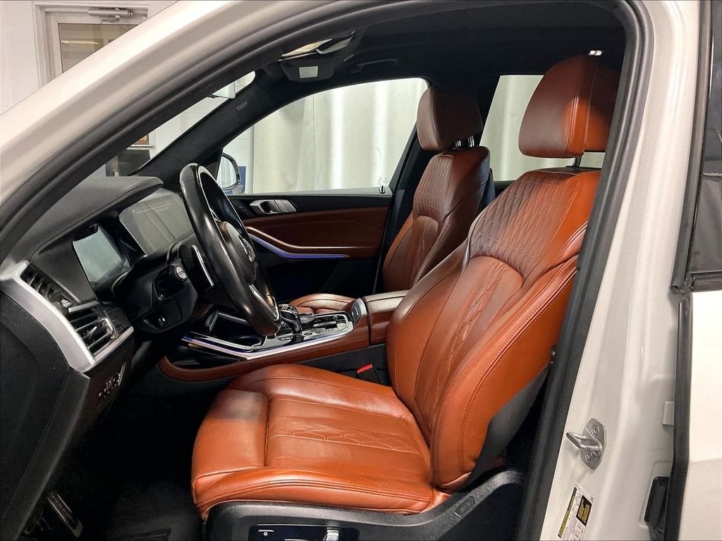 Used 2022 White BMW M50i image 10