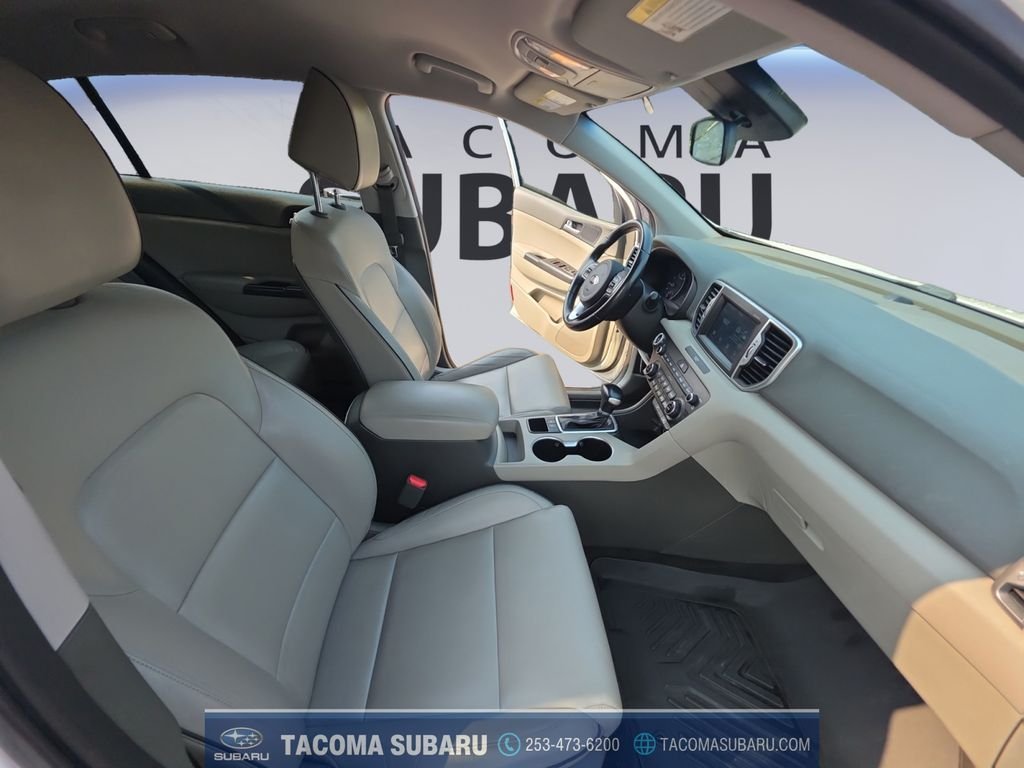 Used 2017 White Kia EX image 17