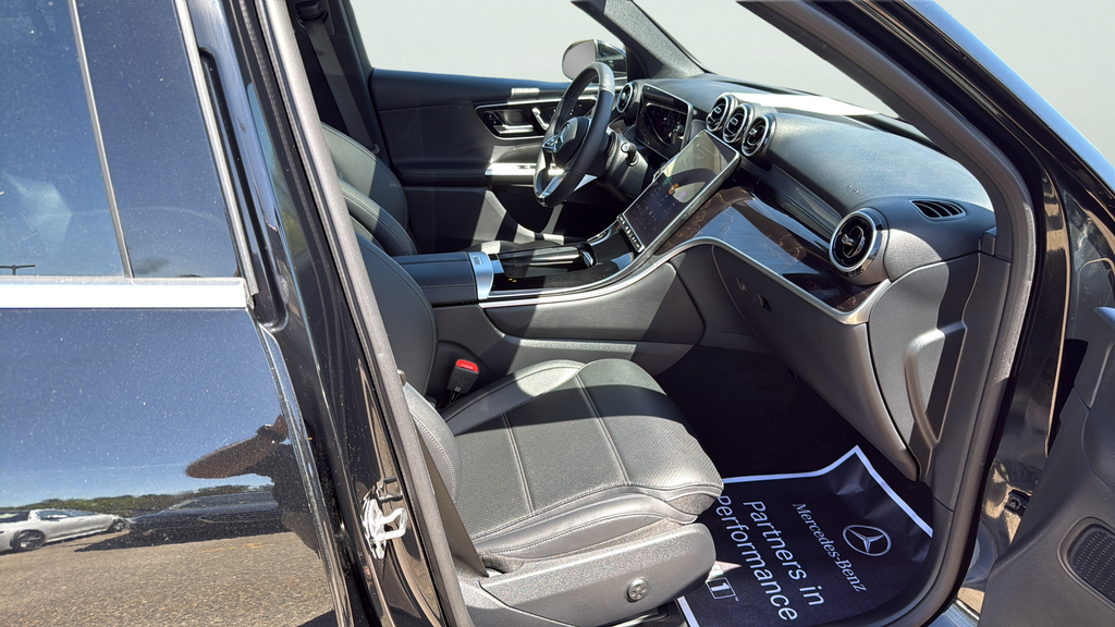 Used 2026 Black Mercedes-Benz GLC 300 image 22