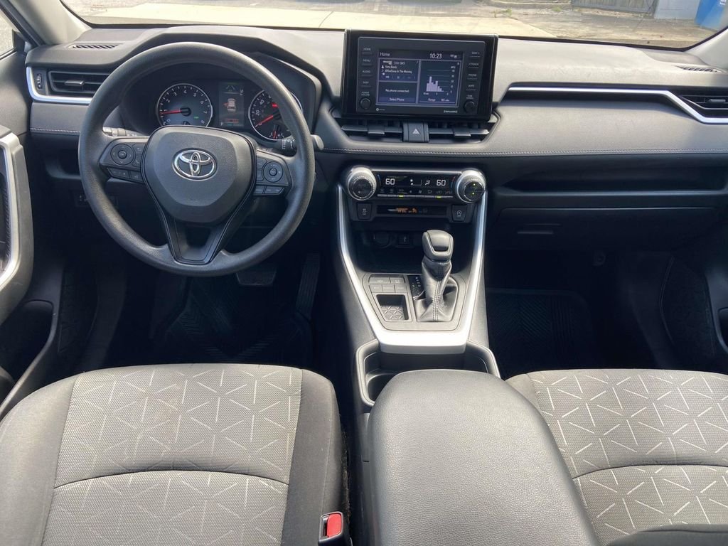 Used 2021 Silver Toyota XLE image 9