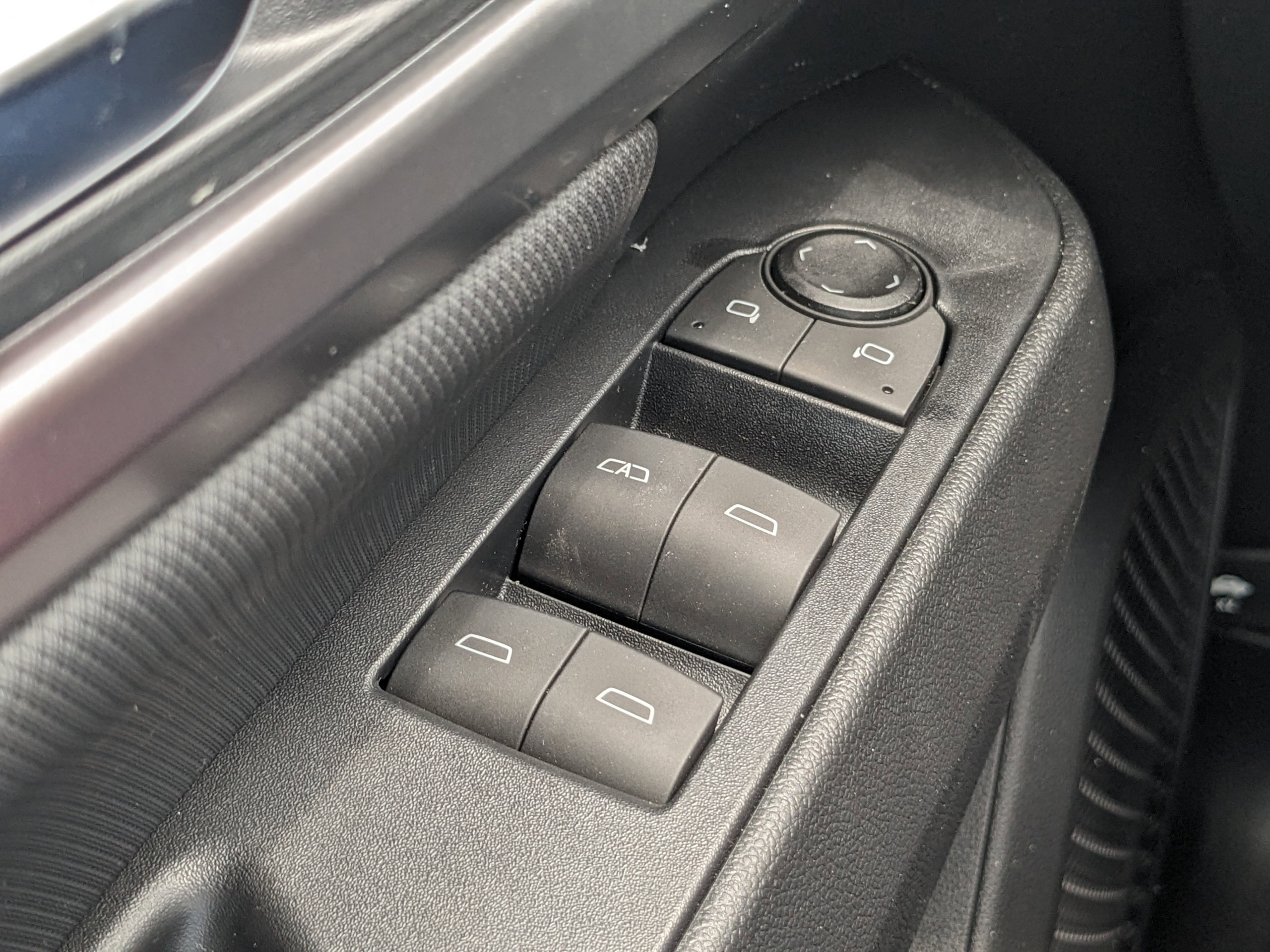 2025 Chevrolet Equinox EV RS - Photo 26