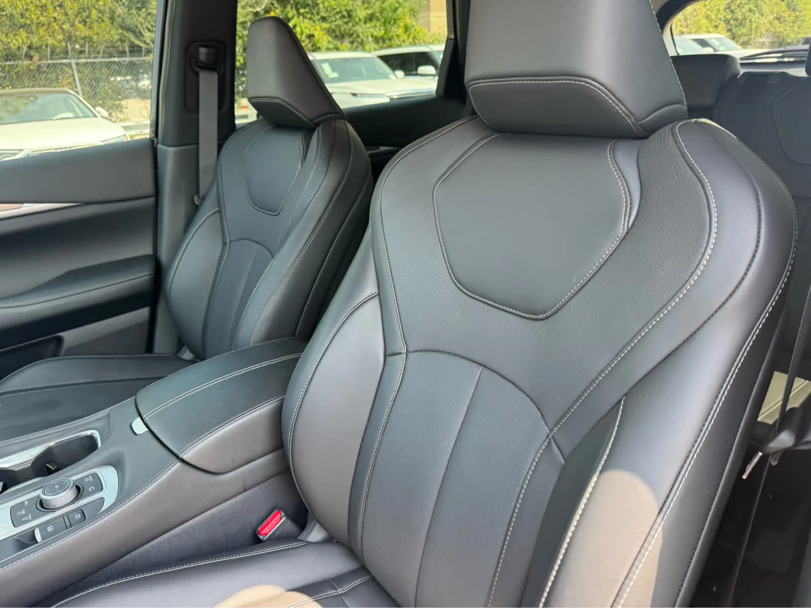 Certified Used 2027 Mineral Black INFINITI LUXE image 12