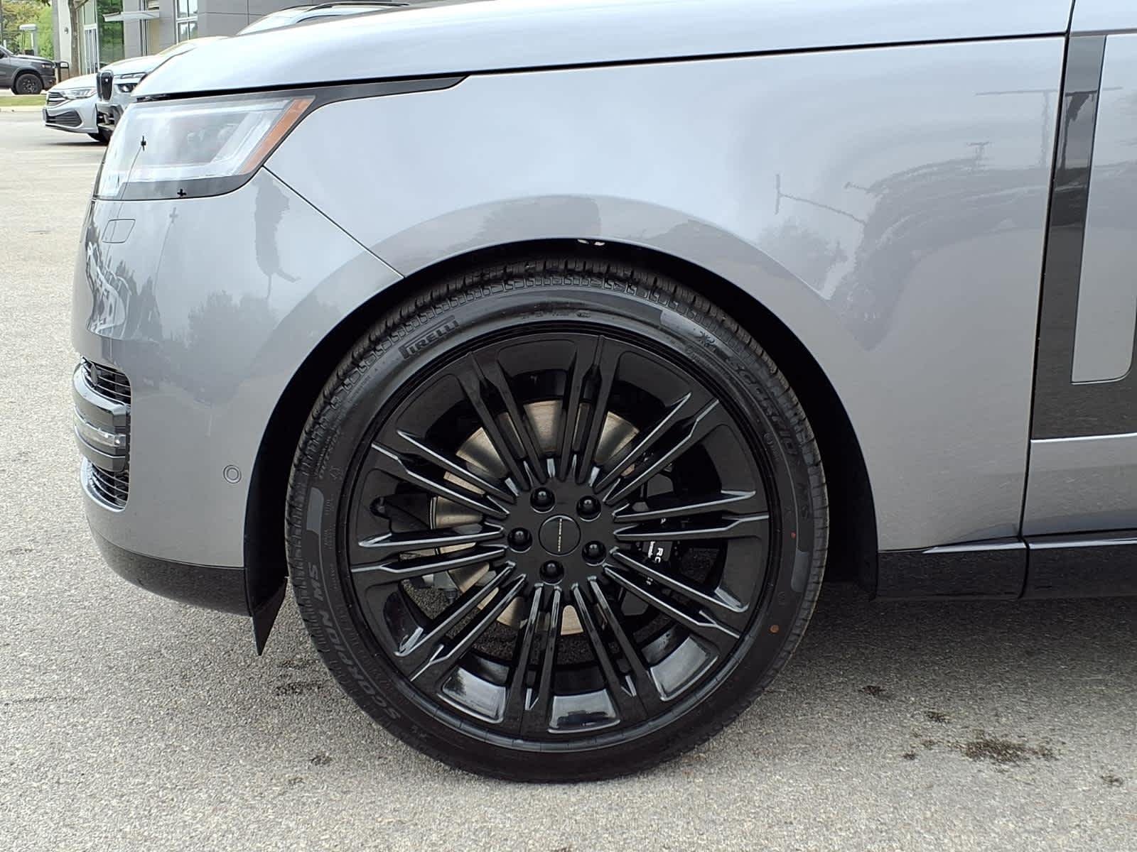 New 2026 Eiger Grey Land Rover SE image 6