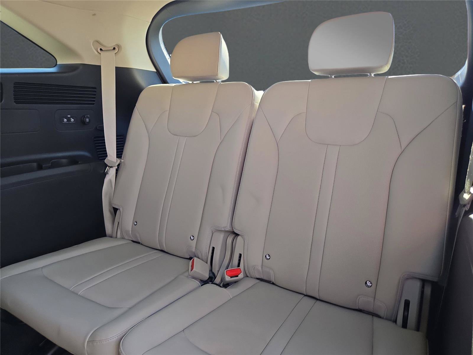 2025 Kia Sorento S - Photo 12