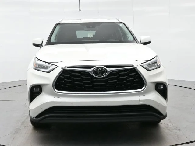 Used 2021 Blizzard Pearl Toyota Limited image 2