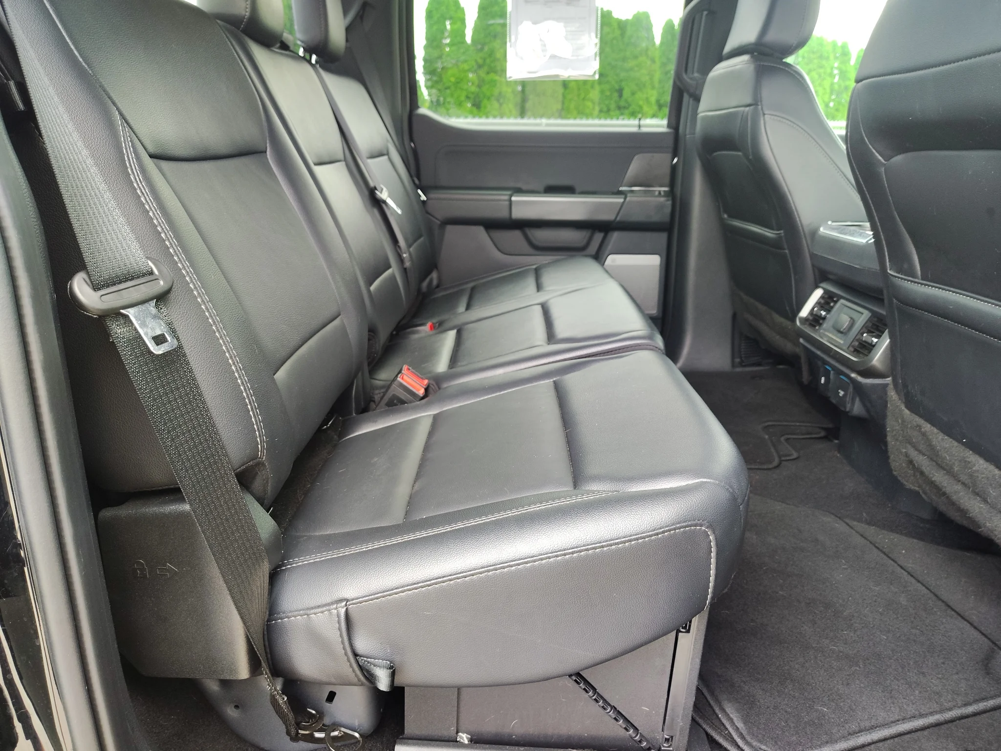Used 2024 Agate Black Metallic Ford XLT image 14