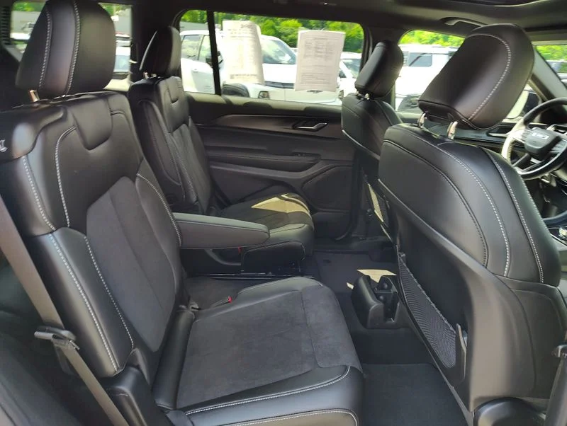 Used 2025 White Jeep Altitude X image 20