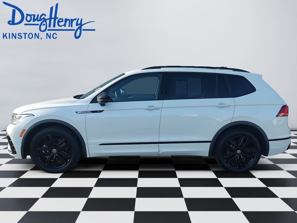 Used 2022  Volkswagen 2.0T SE R-Line Black image 2