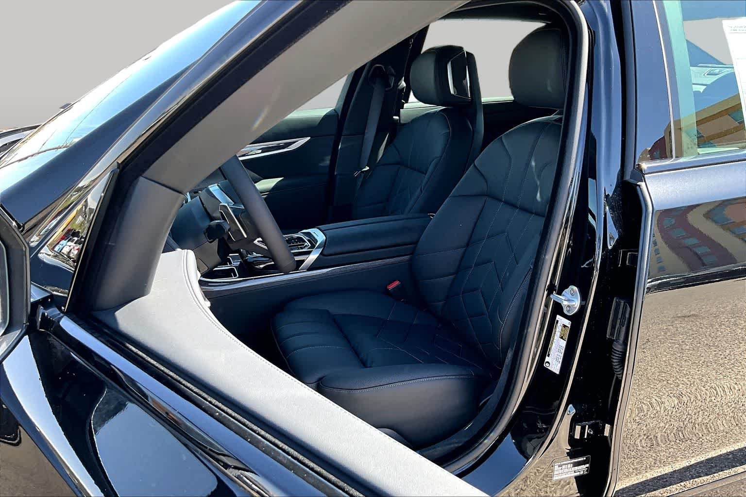 New 2026 Black Sapphire Metallic BMW 740i image 9
