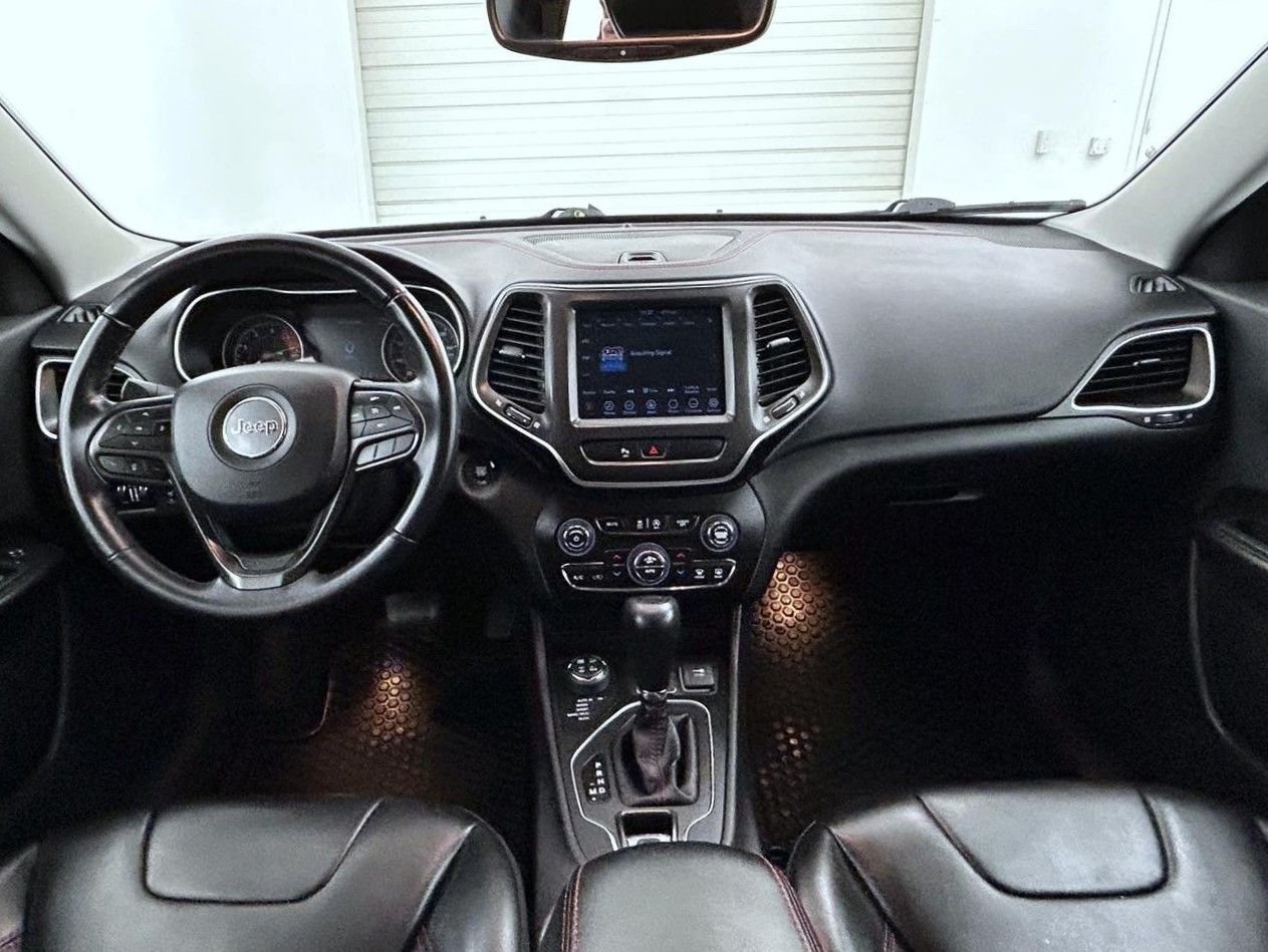 Used 2019 Gray Jeep Trailhawk image 13
