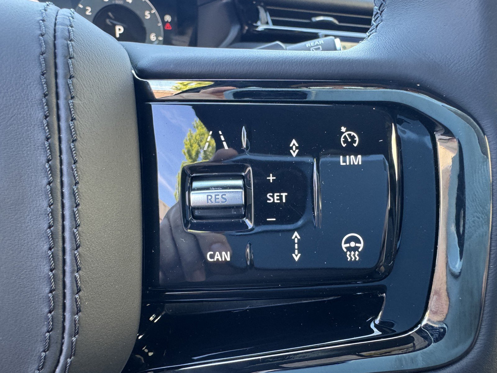 New 2026 Fuji White LAND ROVER Dynamic SE image 22