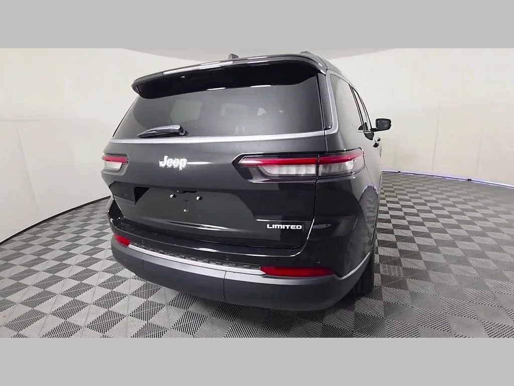 New 2026 Diamond Black Crystal Pearl-Coat Exterior Paint Jeep Limited image 27