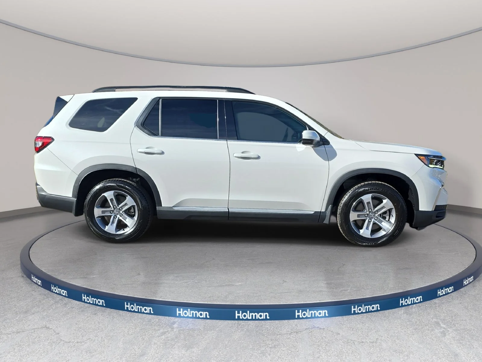 Certified Used 2025 Platinum White Pearl Honda Touring image 4
