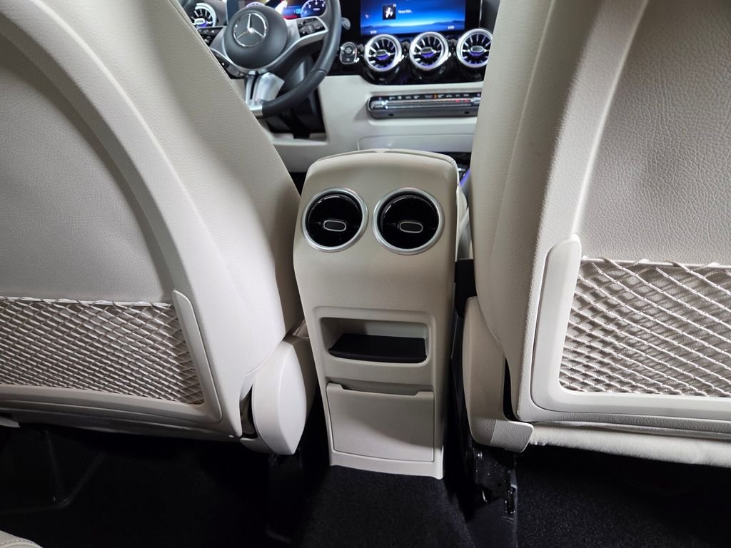 Certified Used 2025 Gray Mercedes-Benz GLA 250 image 30