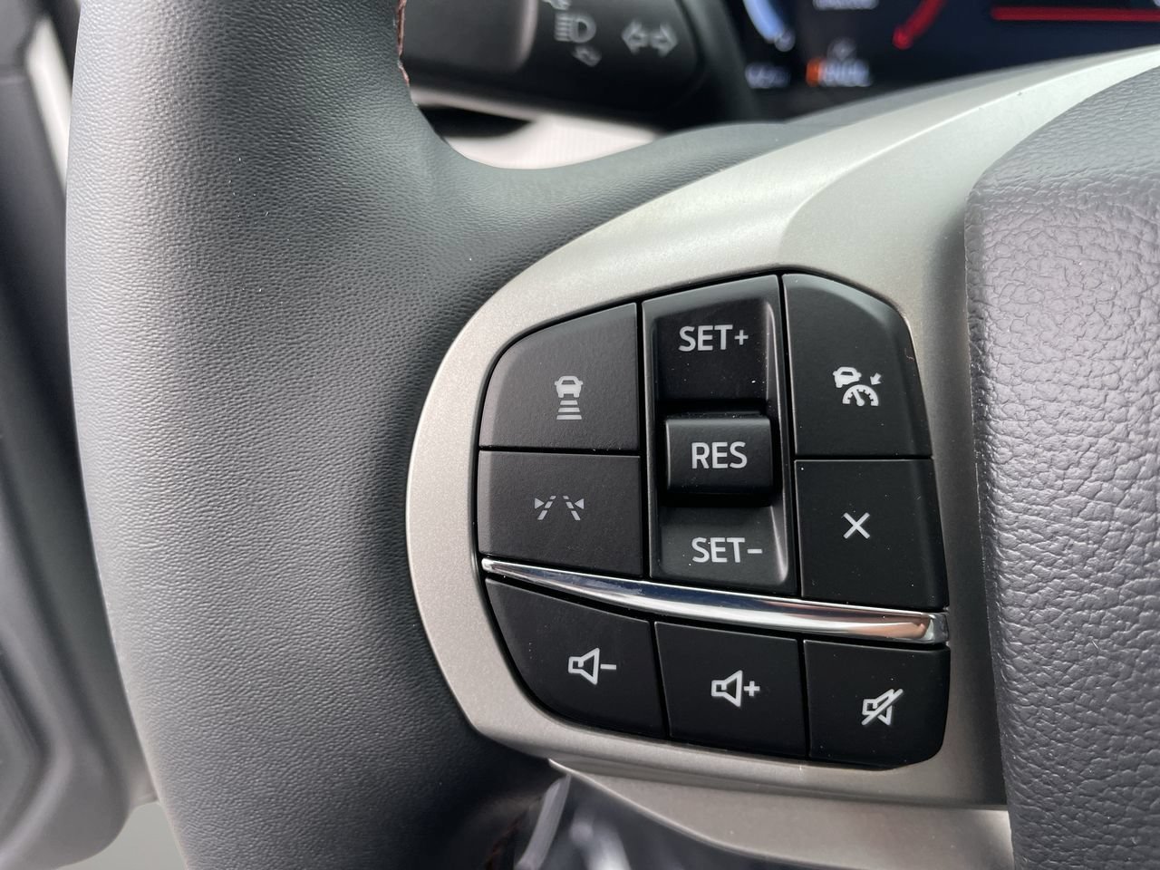 New 2026 Star White Metallic Tri-Coat Ford Active image 27