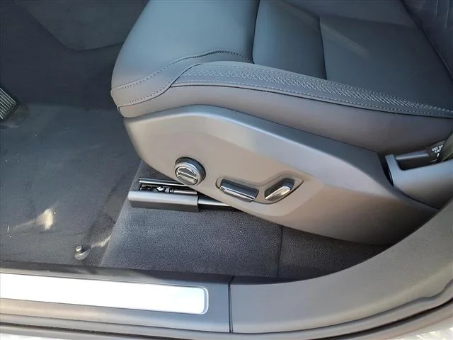 2026 Volvo XC90 Plus - Photo 16