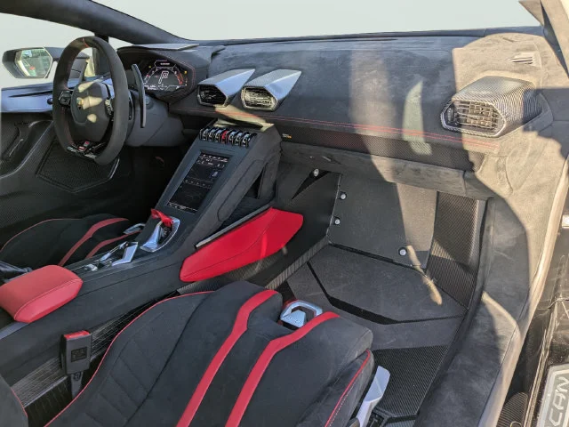 Used 2023 Black Lamborghini Base image 30