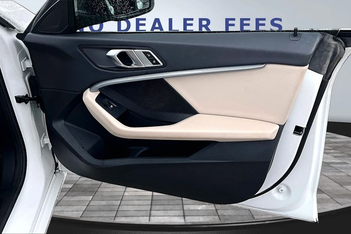Used 2023  BMW i sDrive image 28