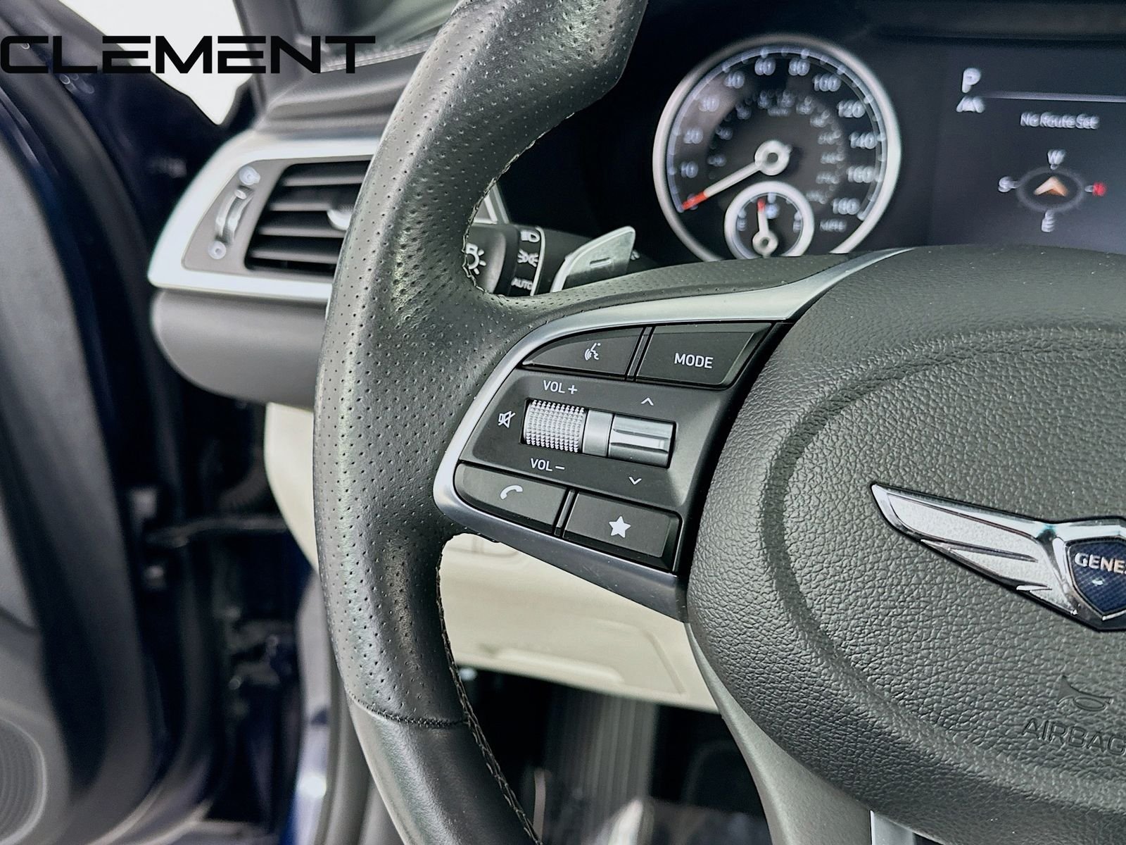 2023 GENESIS G70 Standard - Photo 15