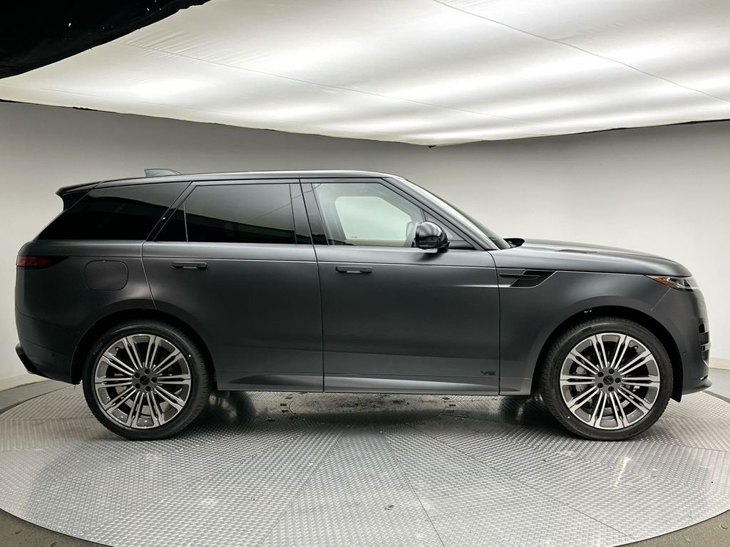 New 2026 Carpathian Gray Premium Metallic Land Rover Dynamic SE image 4