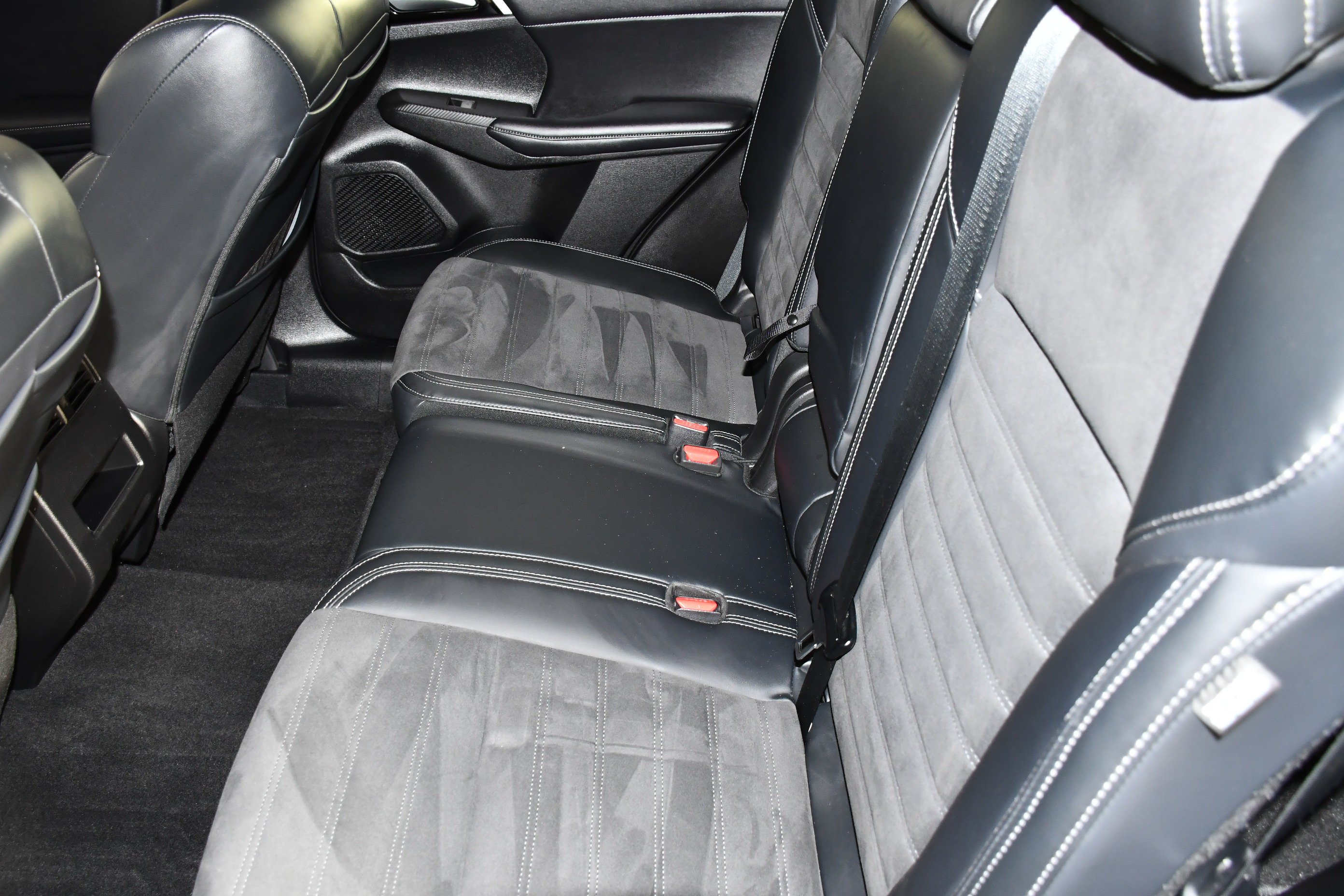 Certified Used 2024 Black Diamond Mitsubishi SE image 45