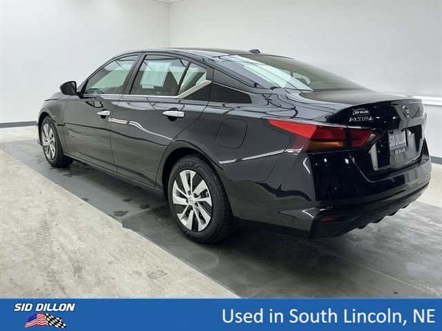 Used 2020 Super Black Nissan 2.5 S image 6