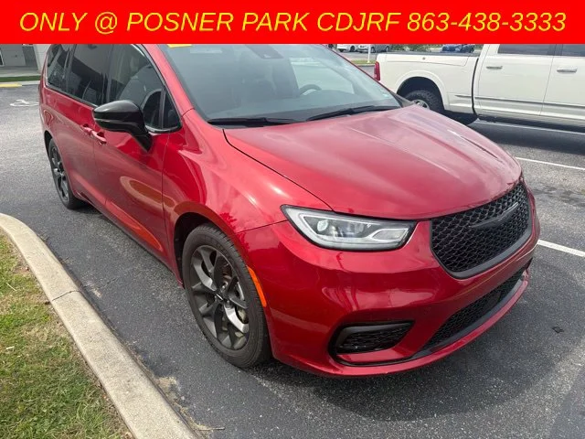 Used 2025 Red Chrysler Limited image 2