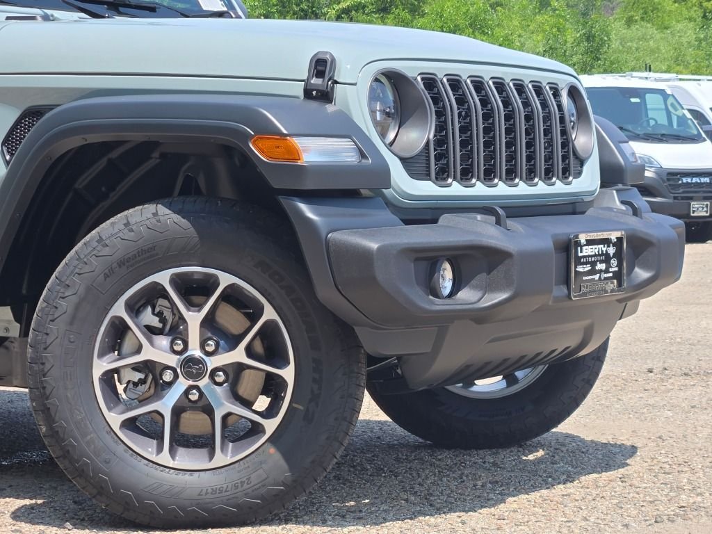 New 2026 Earl Clearcoat Jeep Sport S image 4