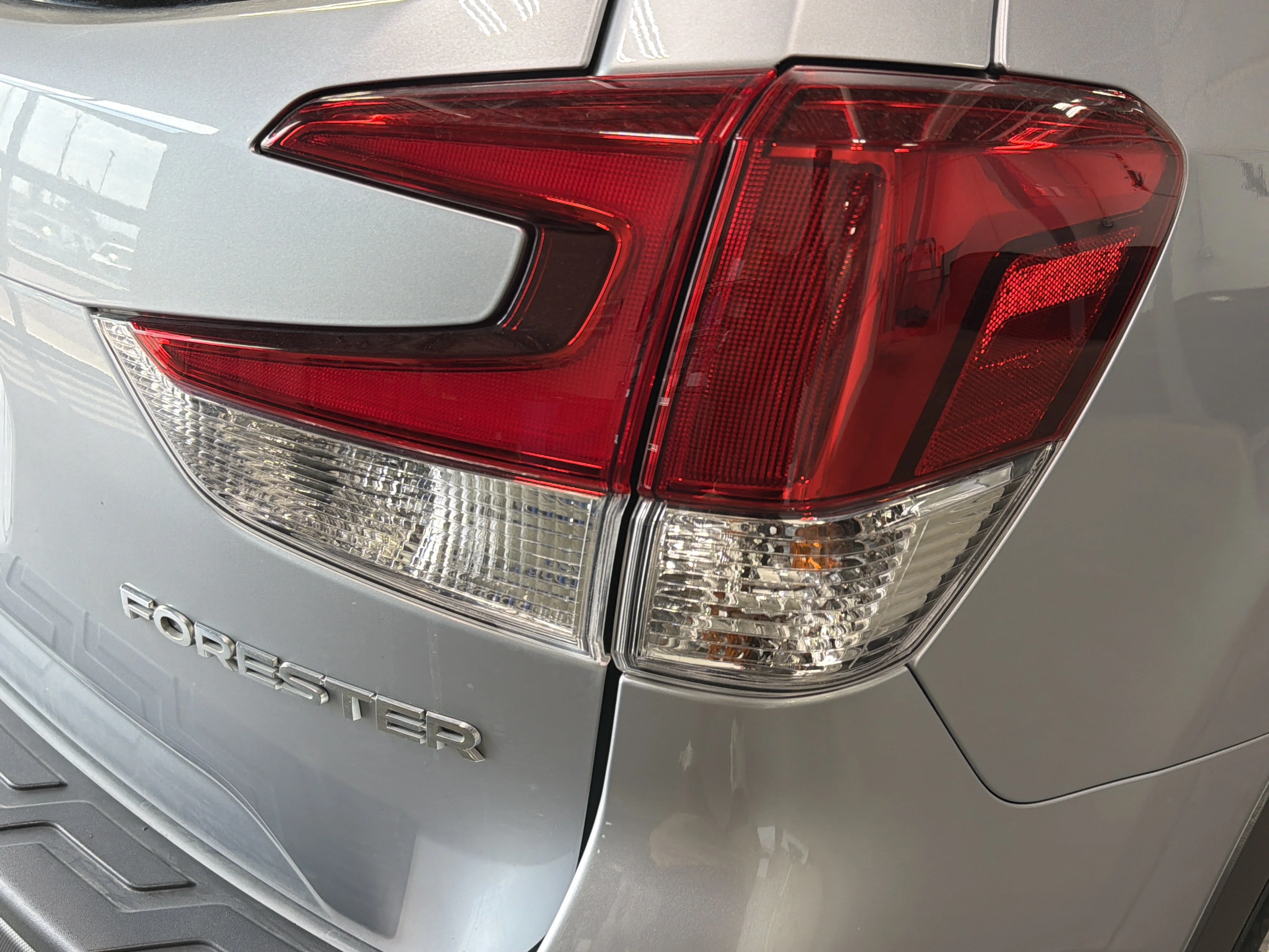 Used 2020 Ice Silver Metallic Subaru  image 17