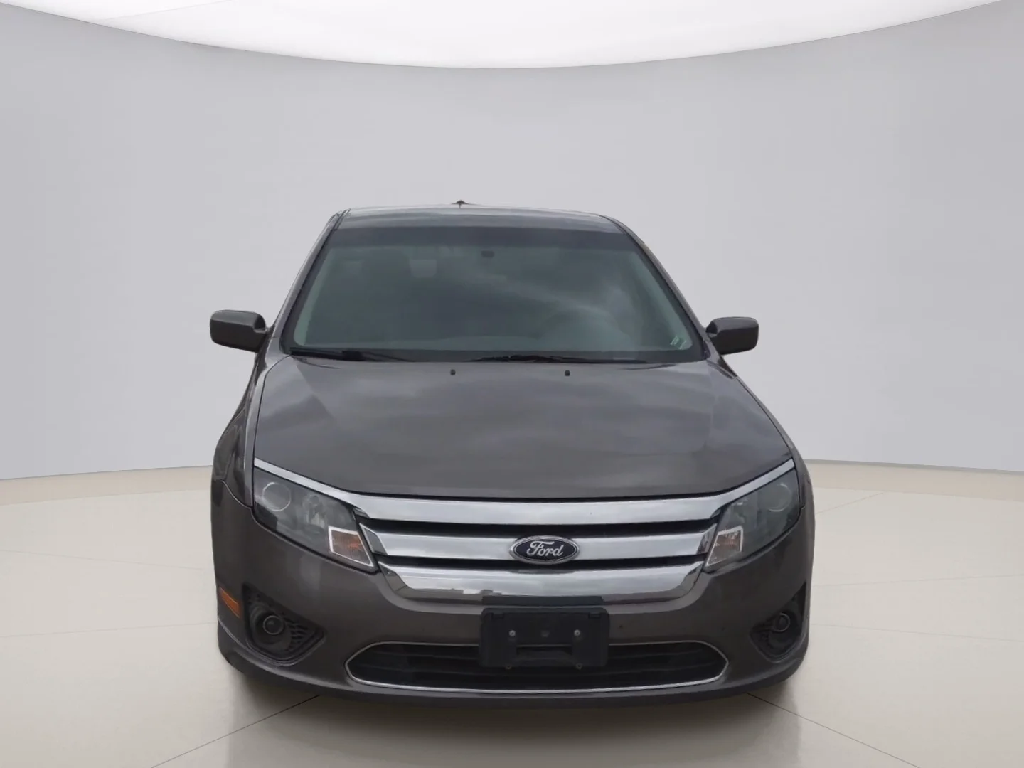 Used 2010 Gray Ford SE image 8
