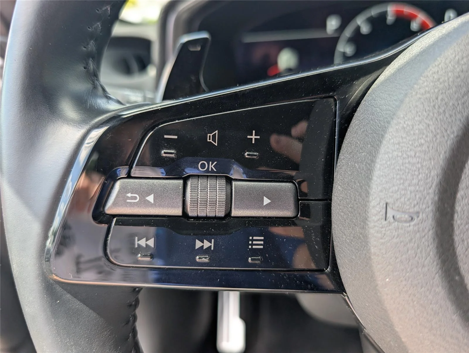 Used 2024 Black Diamond Pearl Nissan Performance image 21