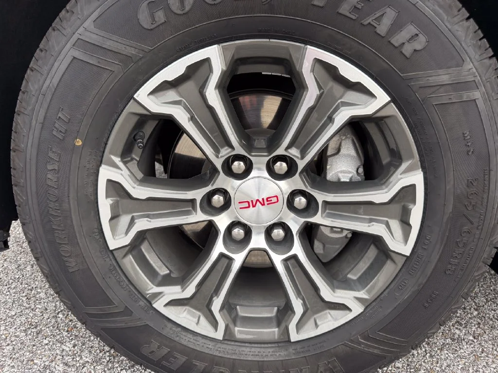 Used 2025 White GMC SLT image 23