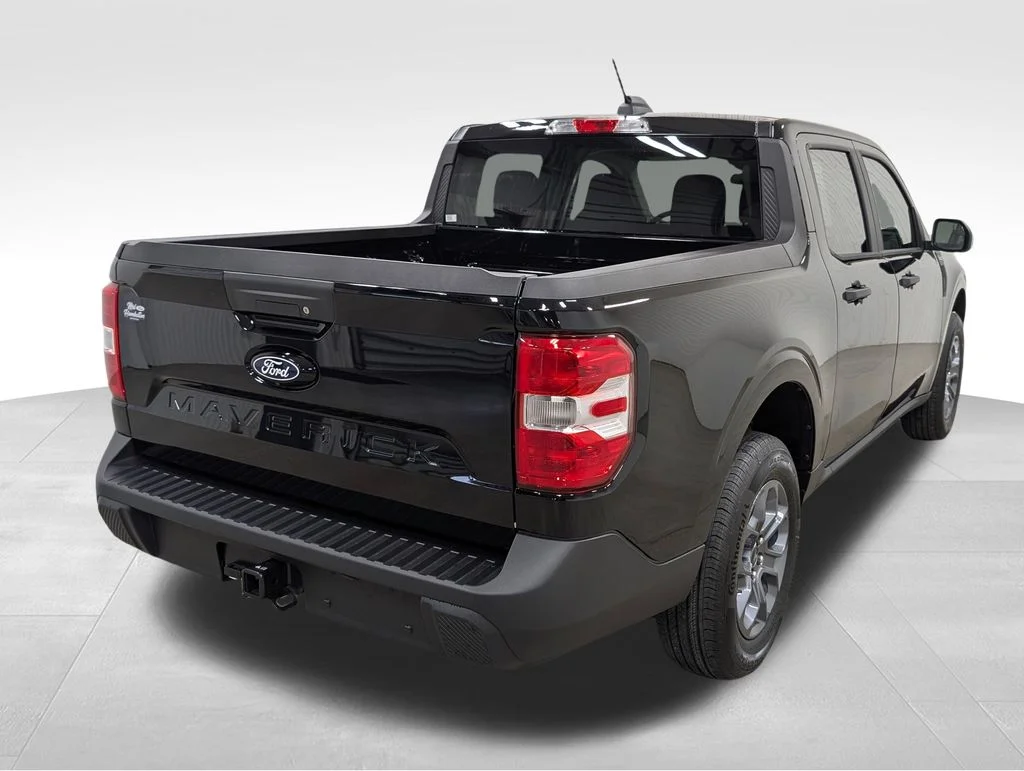 New 2026 Shadow Black Ford XLT image 7