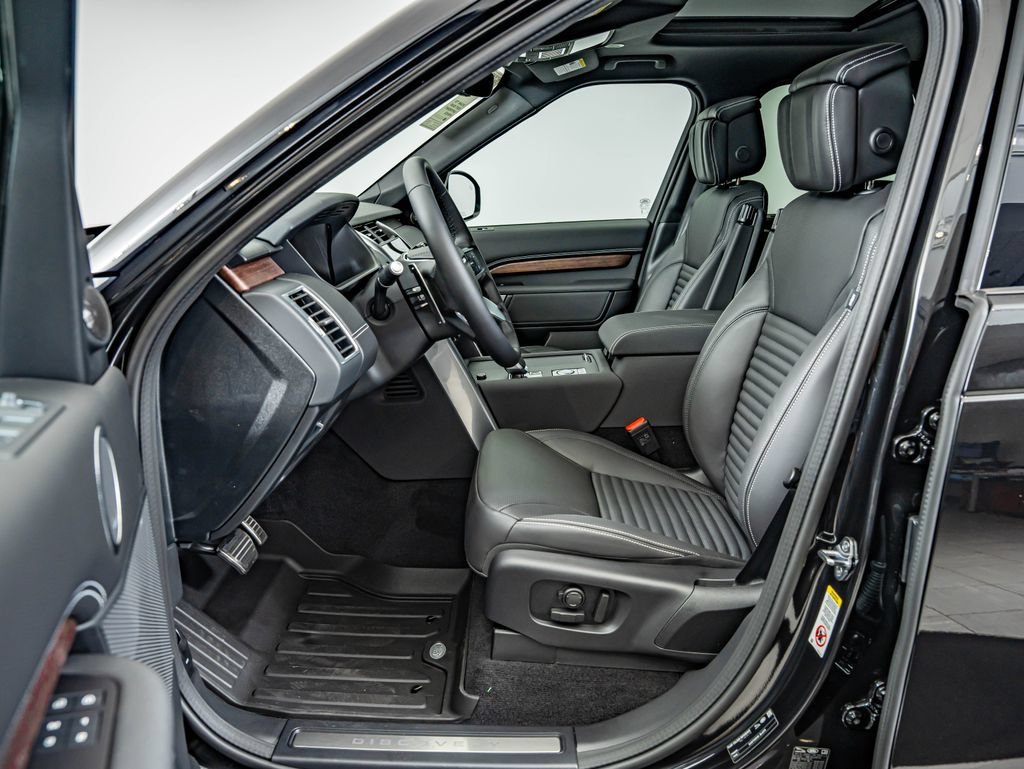 New 2026 Santorini Black Land Rover Dynamic SE image 31