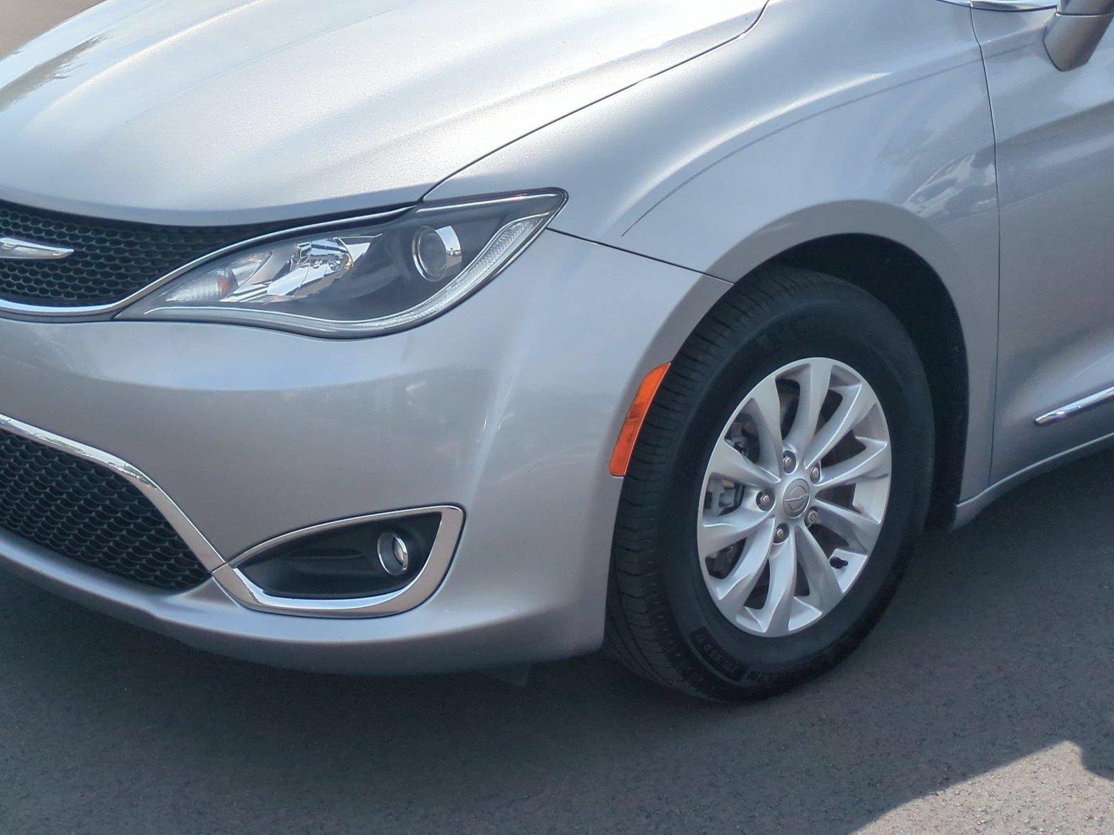 Used 2017 Billet Silver Metallic Clearcoat Chrysler Touring-L image 9