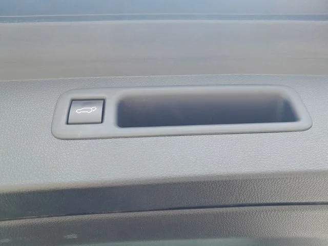 Used 2021  Toyota XLE image 61