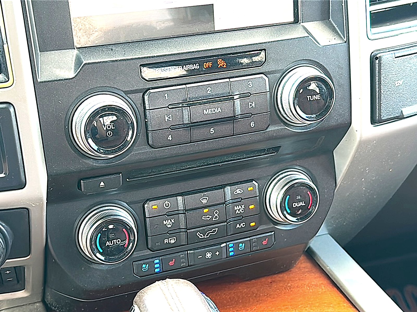 Used 2018 Guard Metallic Ford King Ranch image 35