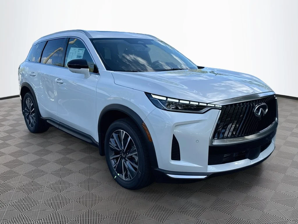 New 2027 White INFINITI LUXE image 3