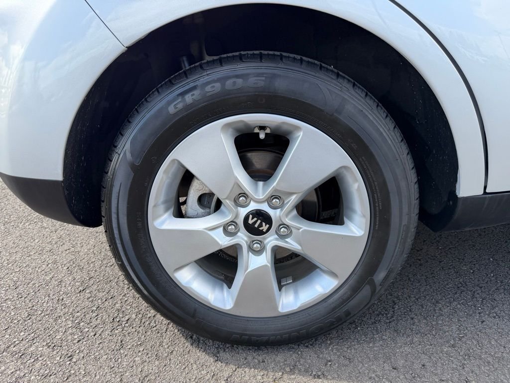 Used 2018 Bright Silver Kia Base image 9
