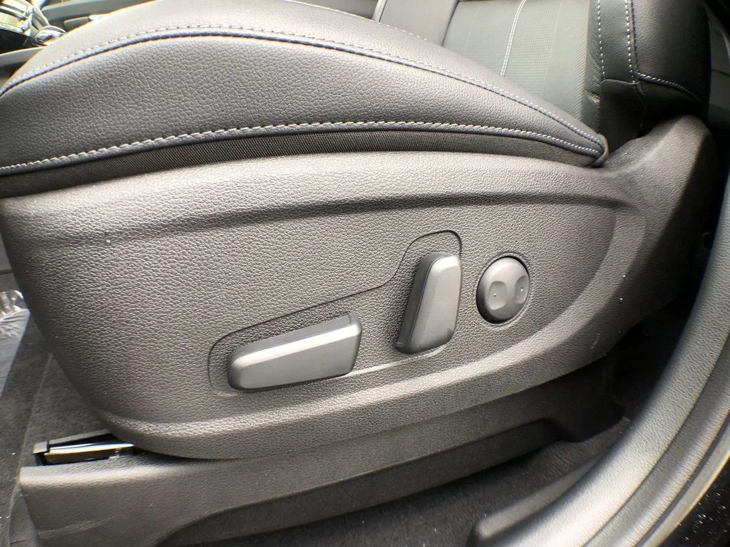 Used 2022 Black Kia EX image 32