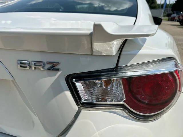 Used 2016 White Subaru Limited image 43
